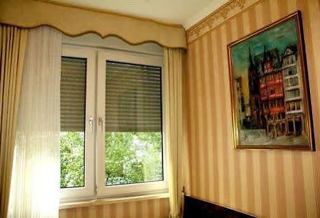 Hotel Mozart Франкфурт-на-Майне Экстерьер фото