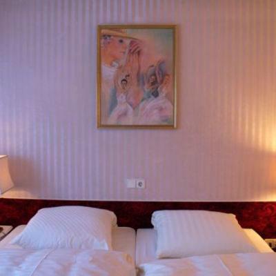 Hotel Mozart Франкфурт-на-Майне Экстерьер фото