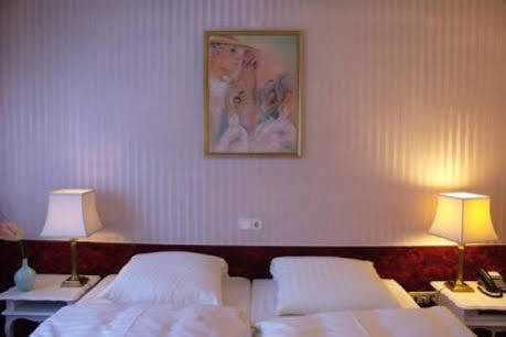 Hotel Mozart Франкфурт-на-Майне Экстерьер фото