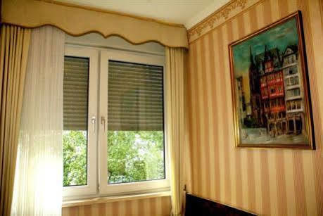 Hotel Mozart Франкфурт-на-Майне Экстерьер фото
